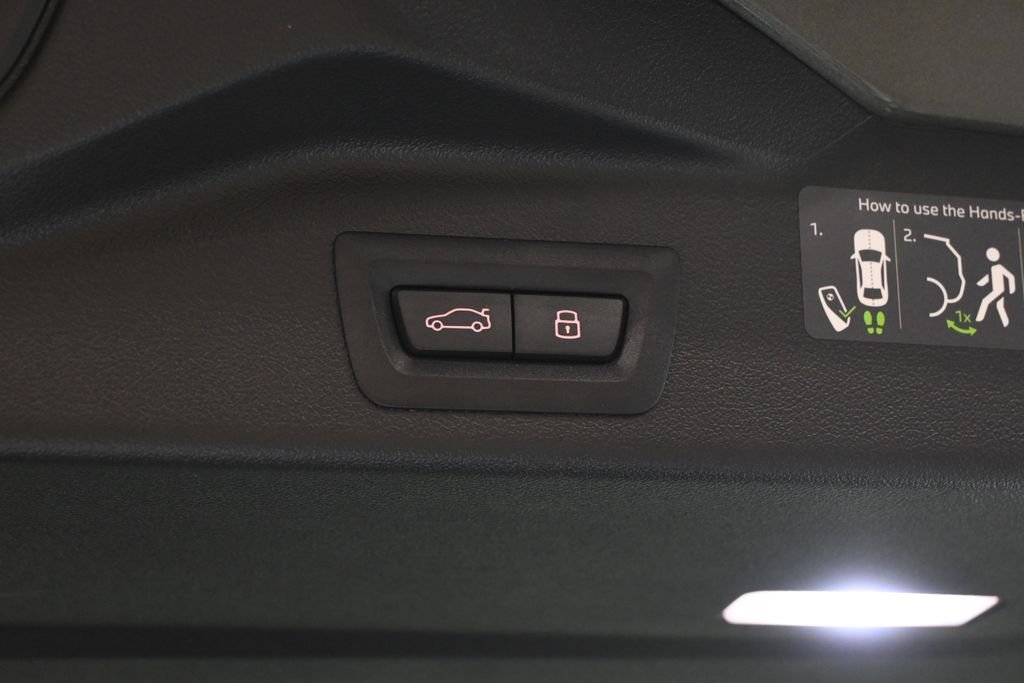 Used 2026 Green Metallic BMW xDrive40i image 37