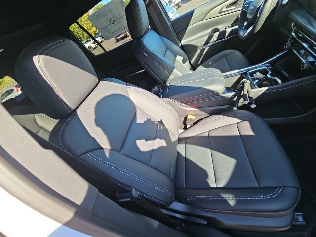 New 2027 Polar White Tricoat Chevrolet LT image 37