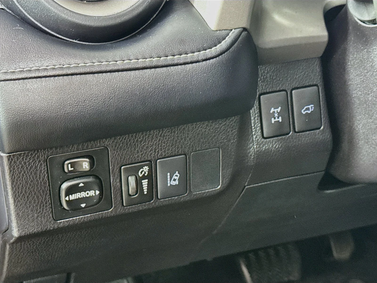 Used 2017 Gray Toyota XLE image 7