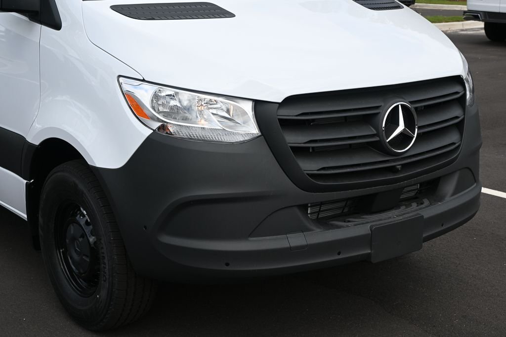 New 2026 Arctic+White Mercedes-Benz Cargo 170 WB image 29