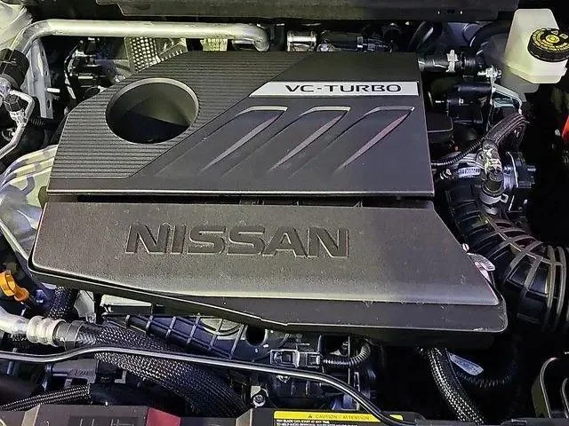 Used 2025 White/off-white Nissan SL image 11