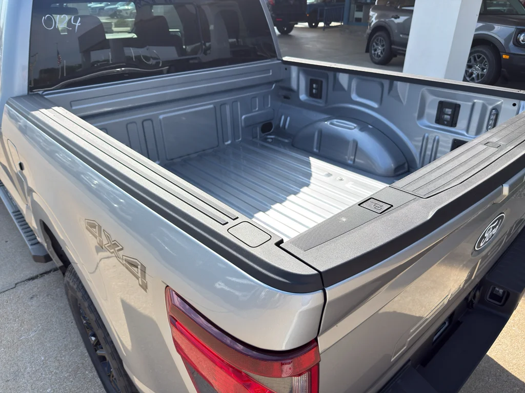 New 2026 Iconic Silver Metallic Ford XLT image 8