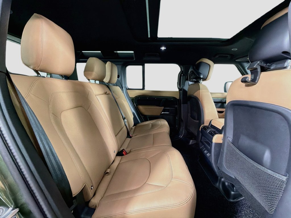 New 2026 Woolstone Green Land Rover X-Dynamic SE image 29