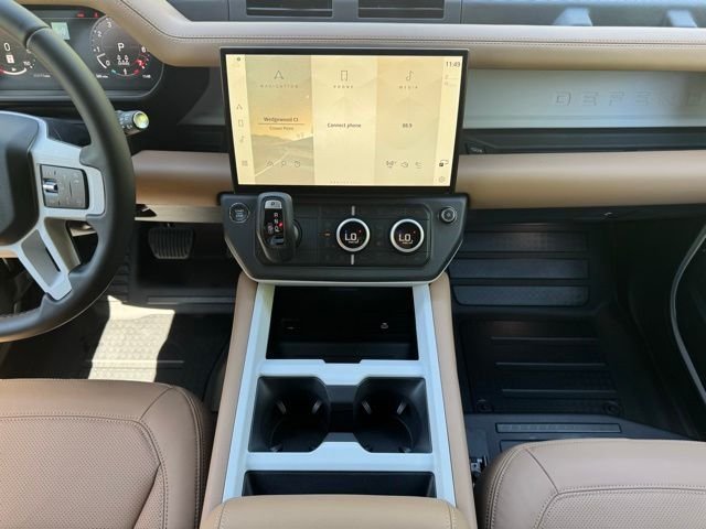 New 2026 Fuji White LAND ROVER X-Dynamic SE image 31