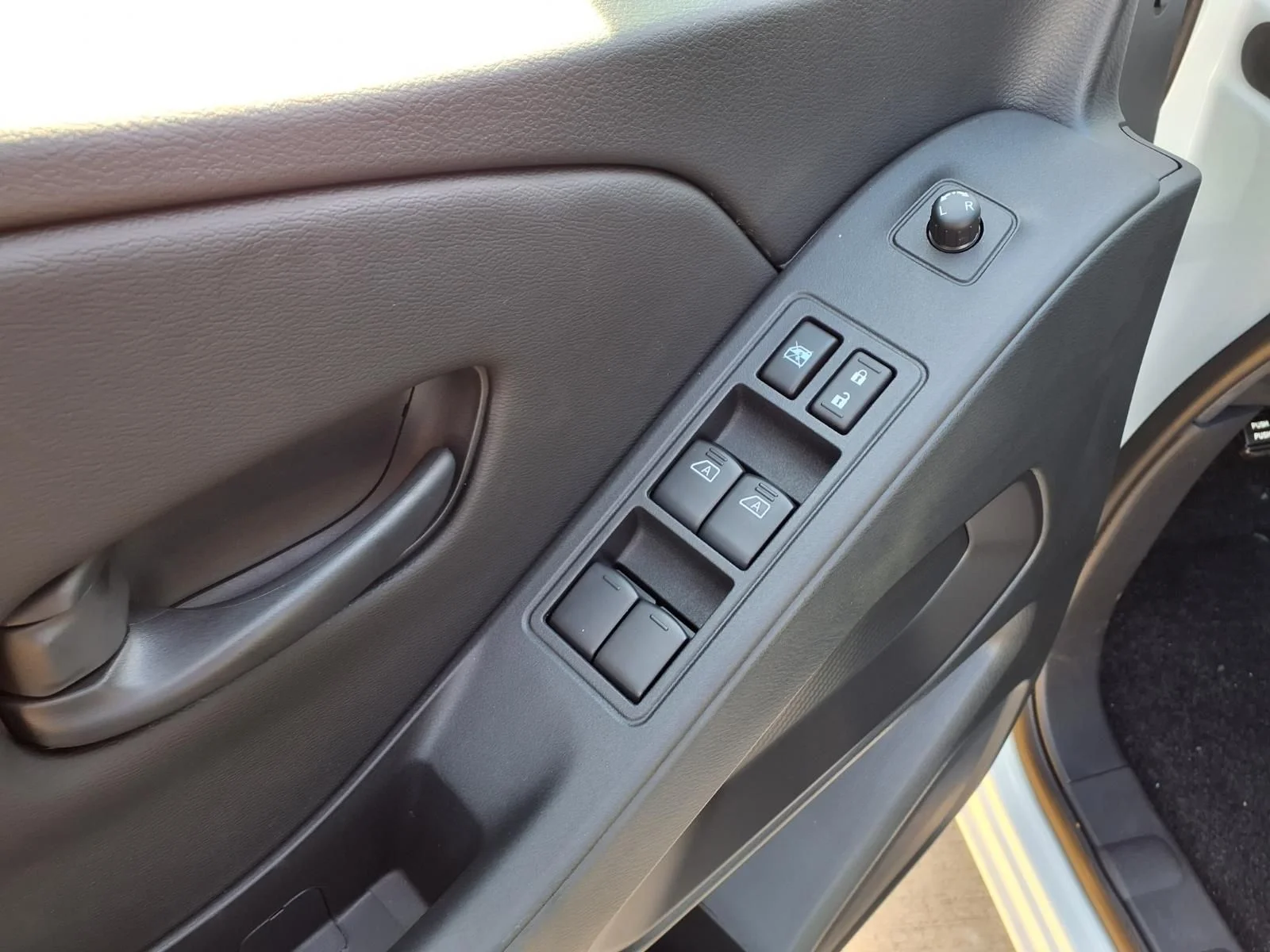 New 2026 Glacier White Nissan Crew Cab SV image 11
