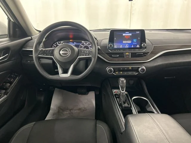 Used 2023 White Nissan 2.5 SV image 21