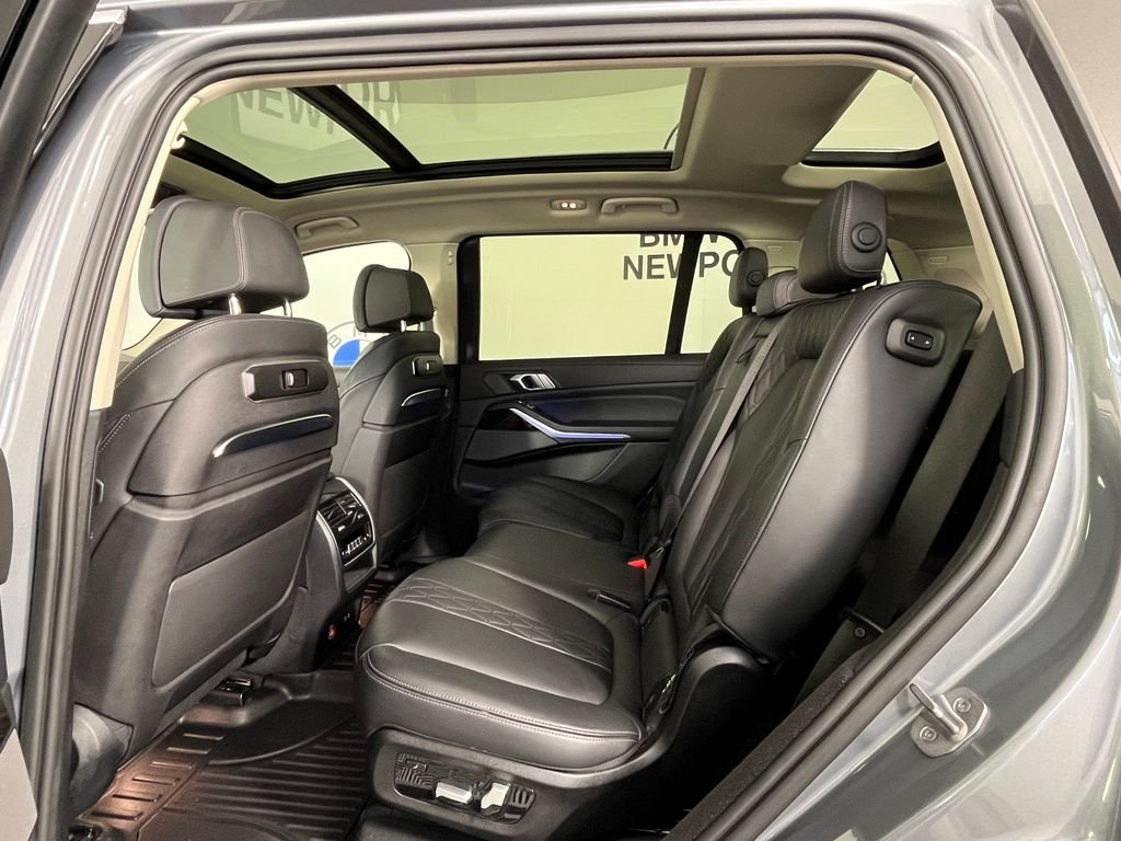 Used 2023 Gray BMW xDrive40i image 22
