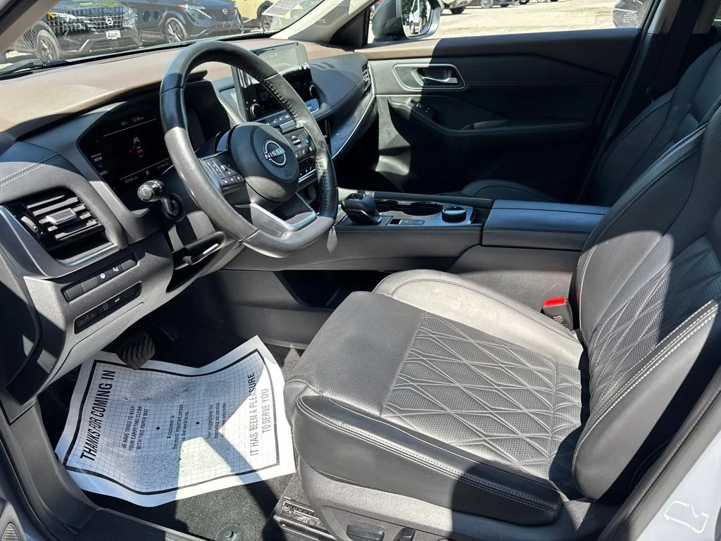 Used 2023 Gray Nissan Platinum image 9