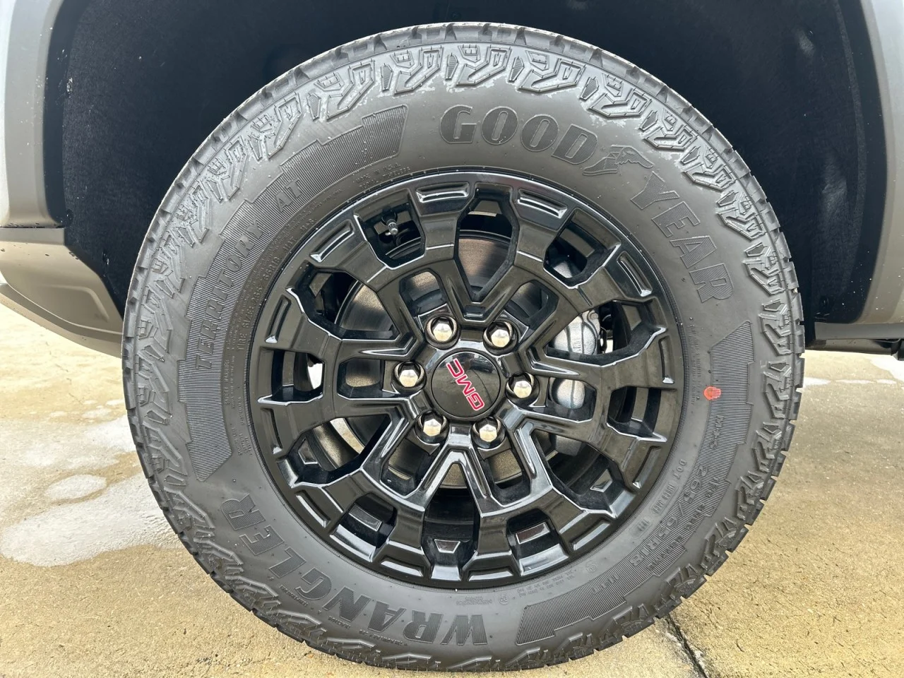 New 2026 Summit White GMC Elevation image 9