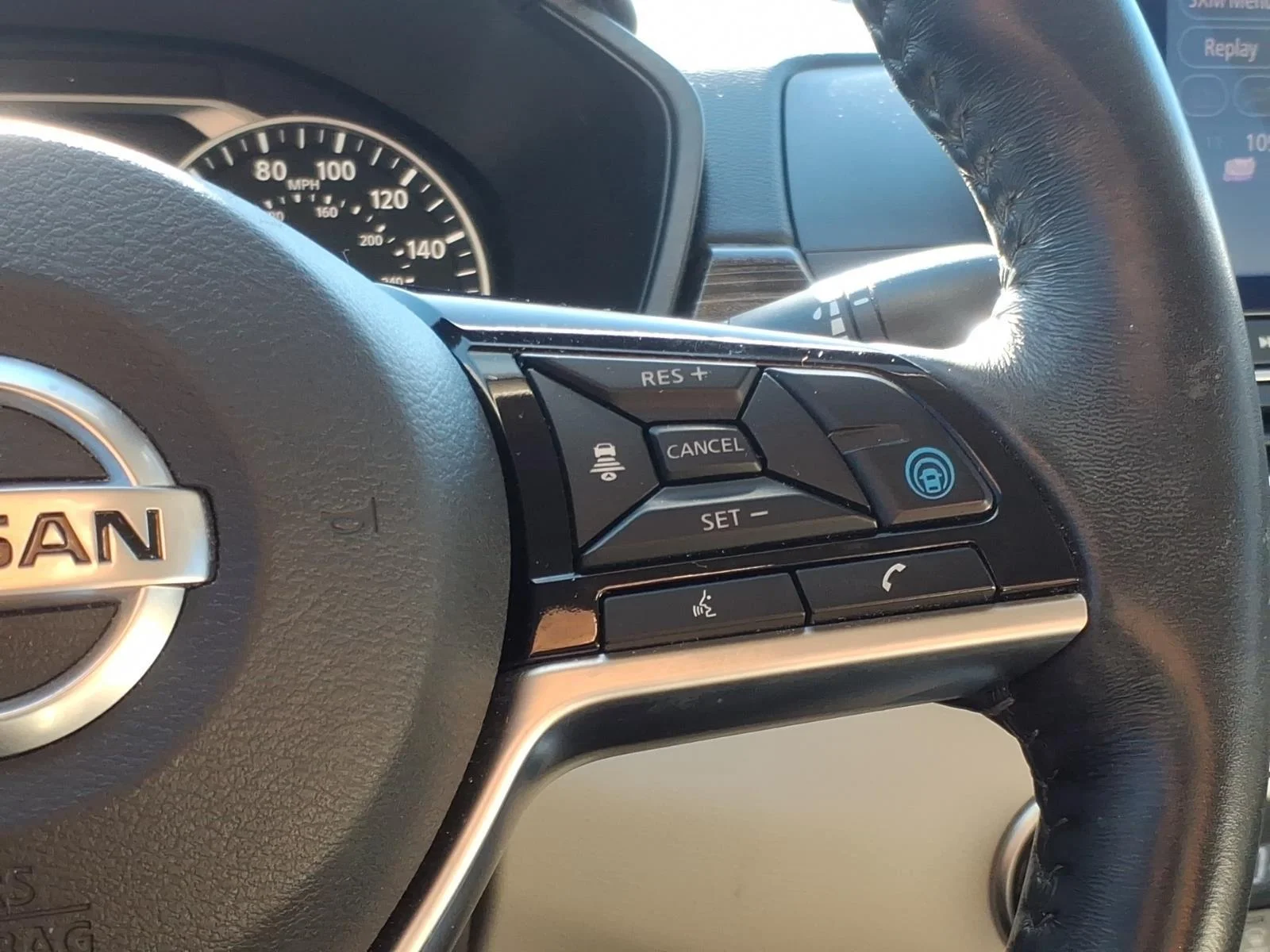 Used 2020 Pearl White Tricoat Nissan 2.0 Platinum image 30