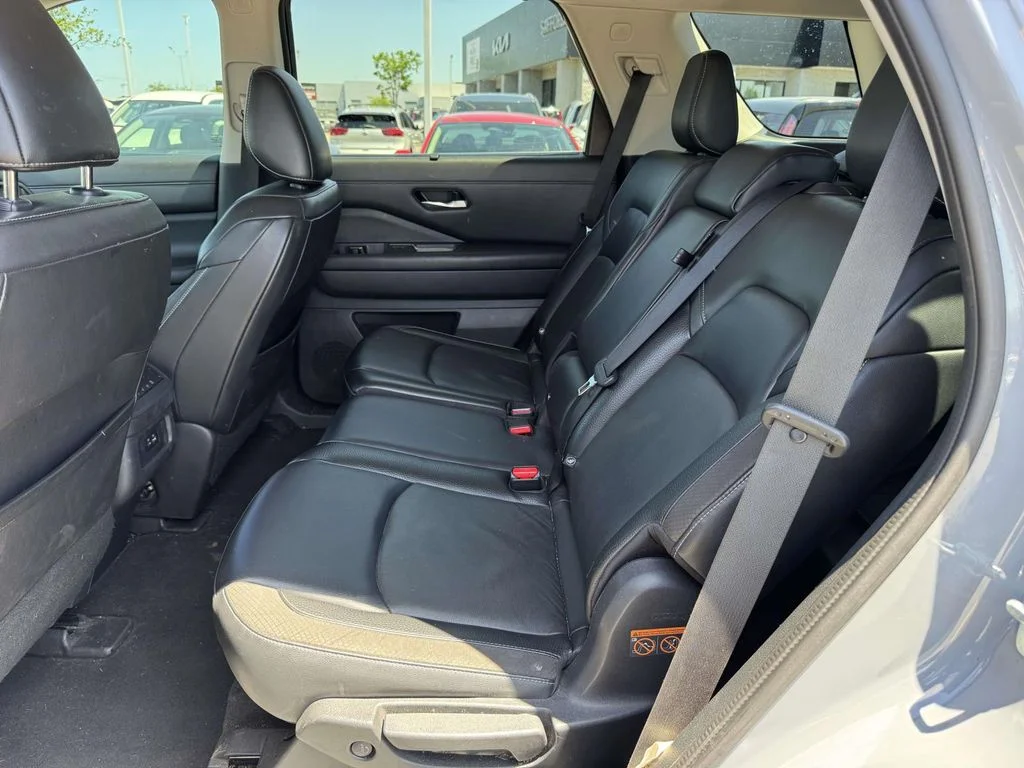 Used 2022 Gray Nissan SL image 12