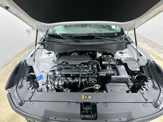 New 2027 Snow White Pearl Kia LX image 18