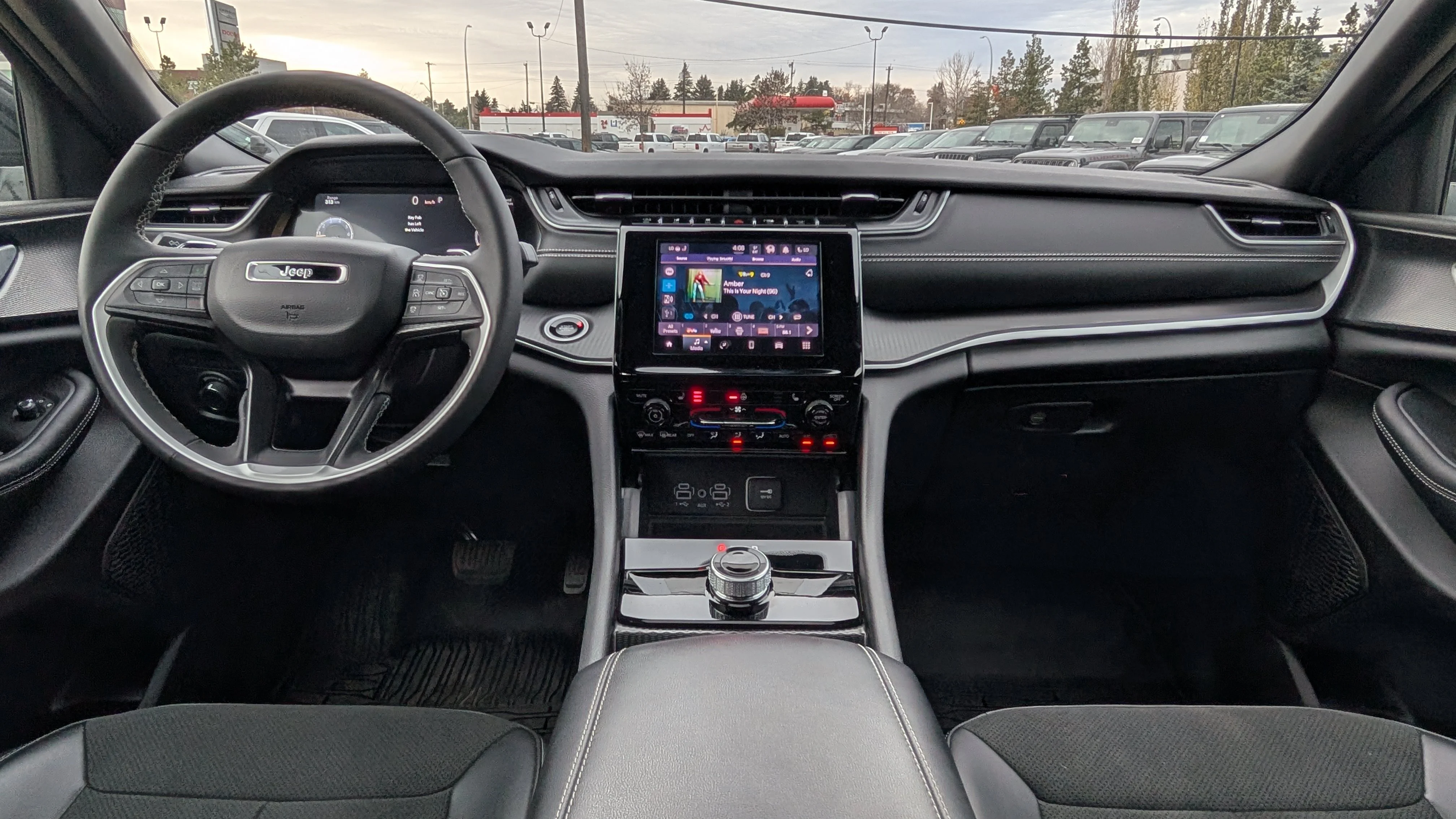 New 2025 Diamond Black Crystal Pearl Jeep Altitude image 23