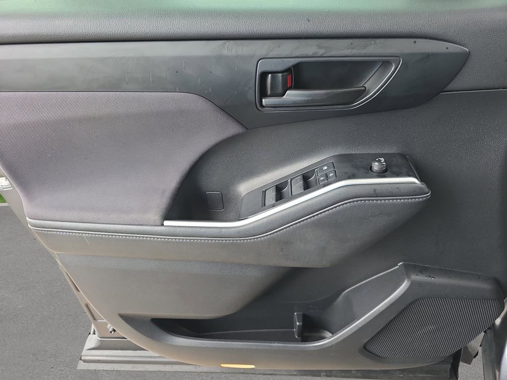 2020 Toyota Highlander L - Photo 17
