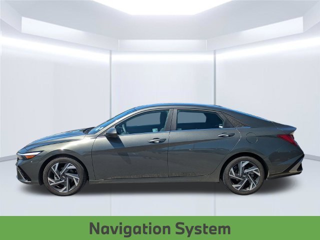 Used 2025 Gray Hyundai SEL Convenience image 2