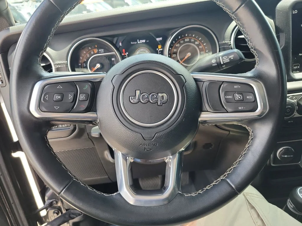 Used 2021 Black Clearcoat Jeep Overland image 17