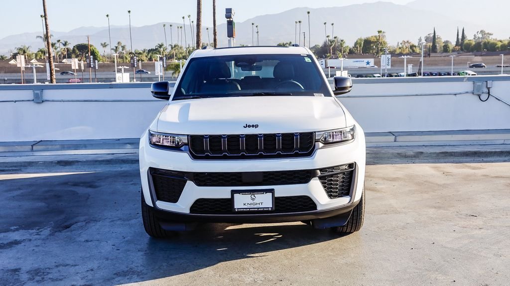 New 2026 Jeep Grand Cherokee Altitude 4D Sport Utility in