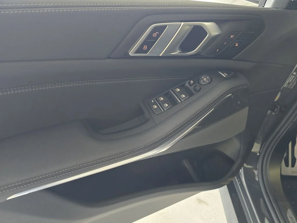 New 2026 Dravit Grey Metallic BMW M60i image 17