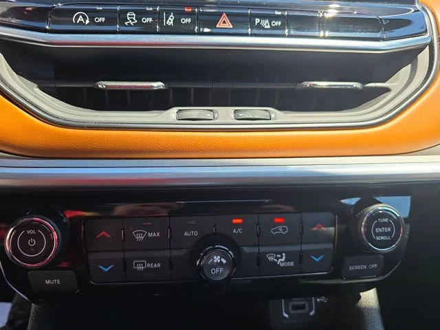 Used 2025 White Jeep Limited image 23