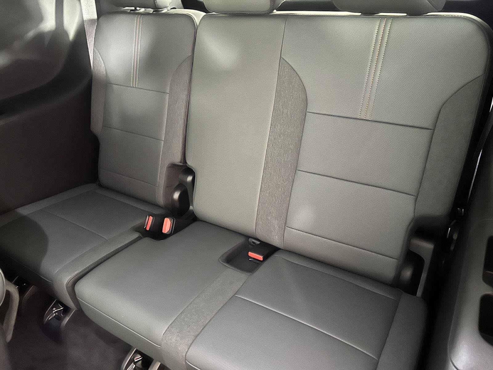 Used 2025 Summit White GMC AWD AT4 image 28