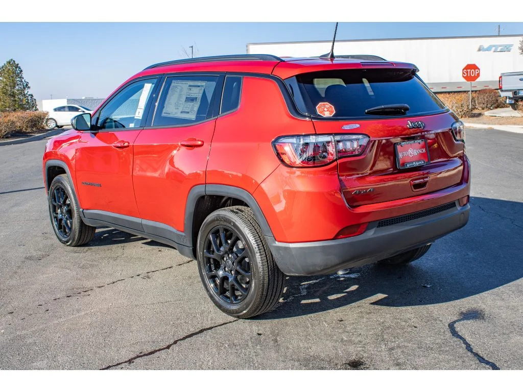 New 2026 Red Hot Pearlcoat Jeep Latitude Altitude image 5