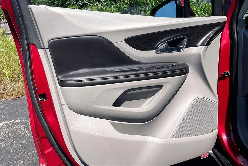 Used 2015 Red Buick Base image 22