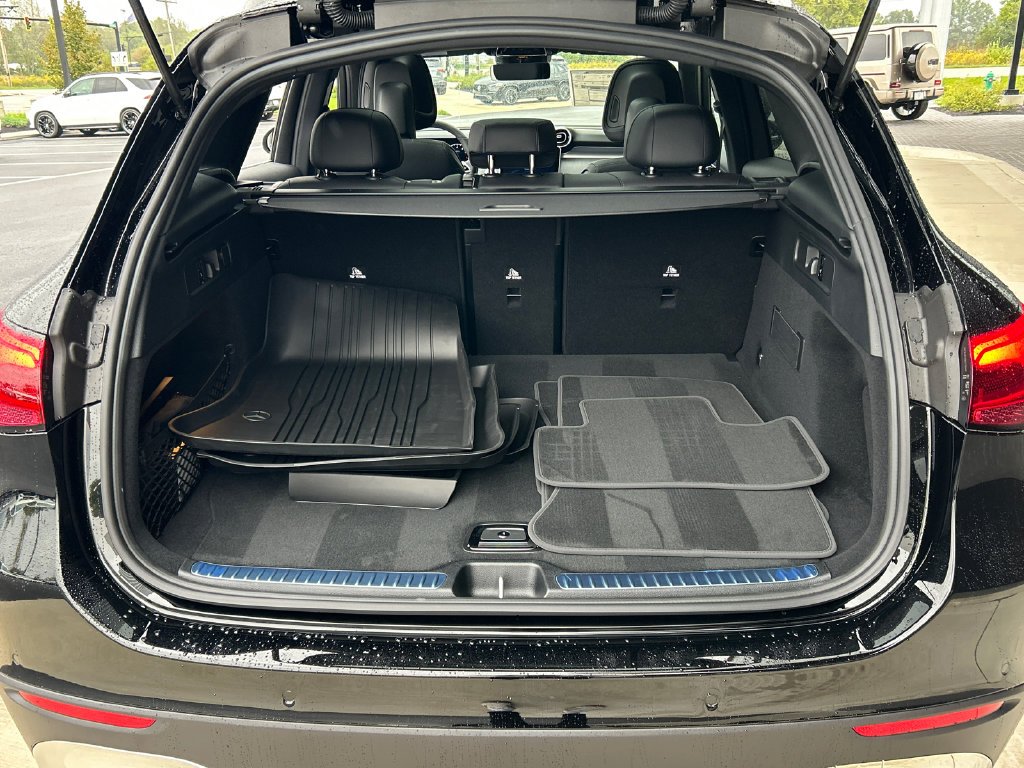 New 2027 Black Mercedes-Benz GLC 300 image 7