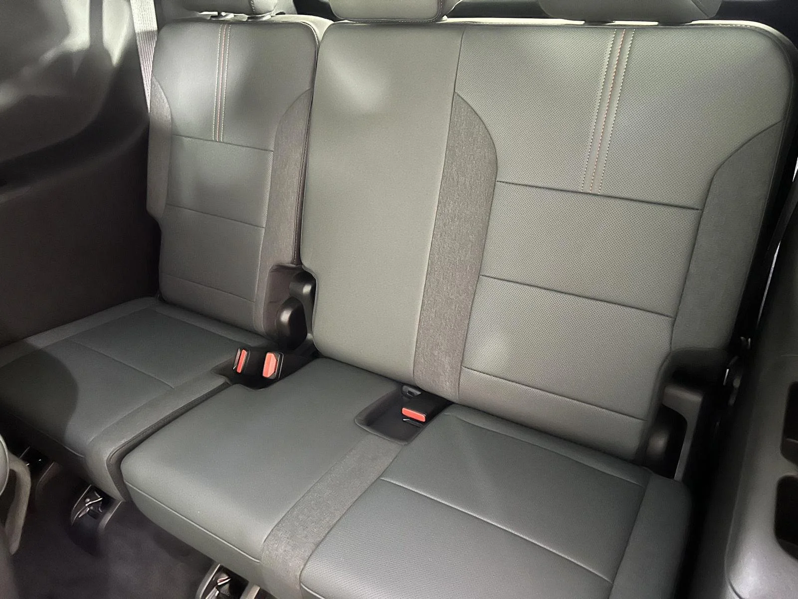 Used 2025 Summit White GMC AWD AT4 image 28