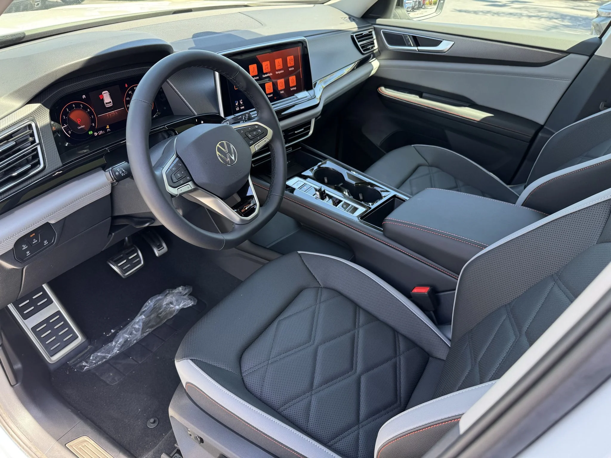 New 2026 Opal White Pearl Volkswagen 2.0T Peak Edition image 14
