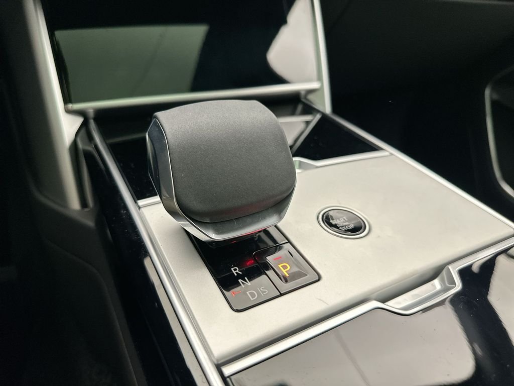 New 2026 Fuji White Land Rover SE image 12