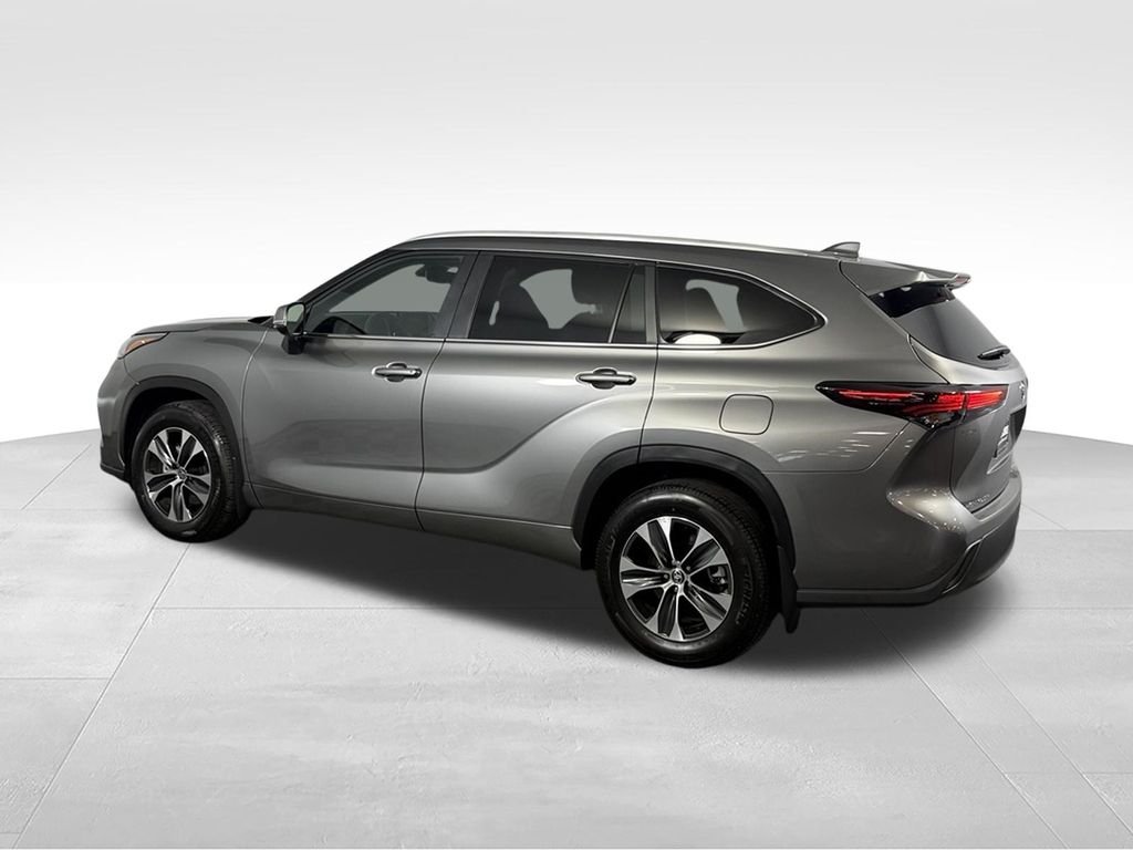 Used 2026 Heavy Metal Toyota XLE image 9