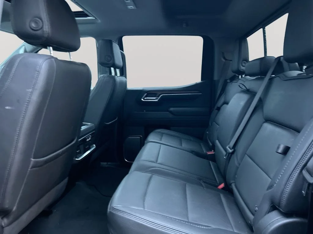 Used 2023 White GMC Denali image 27