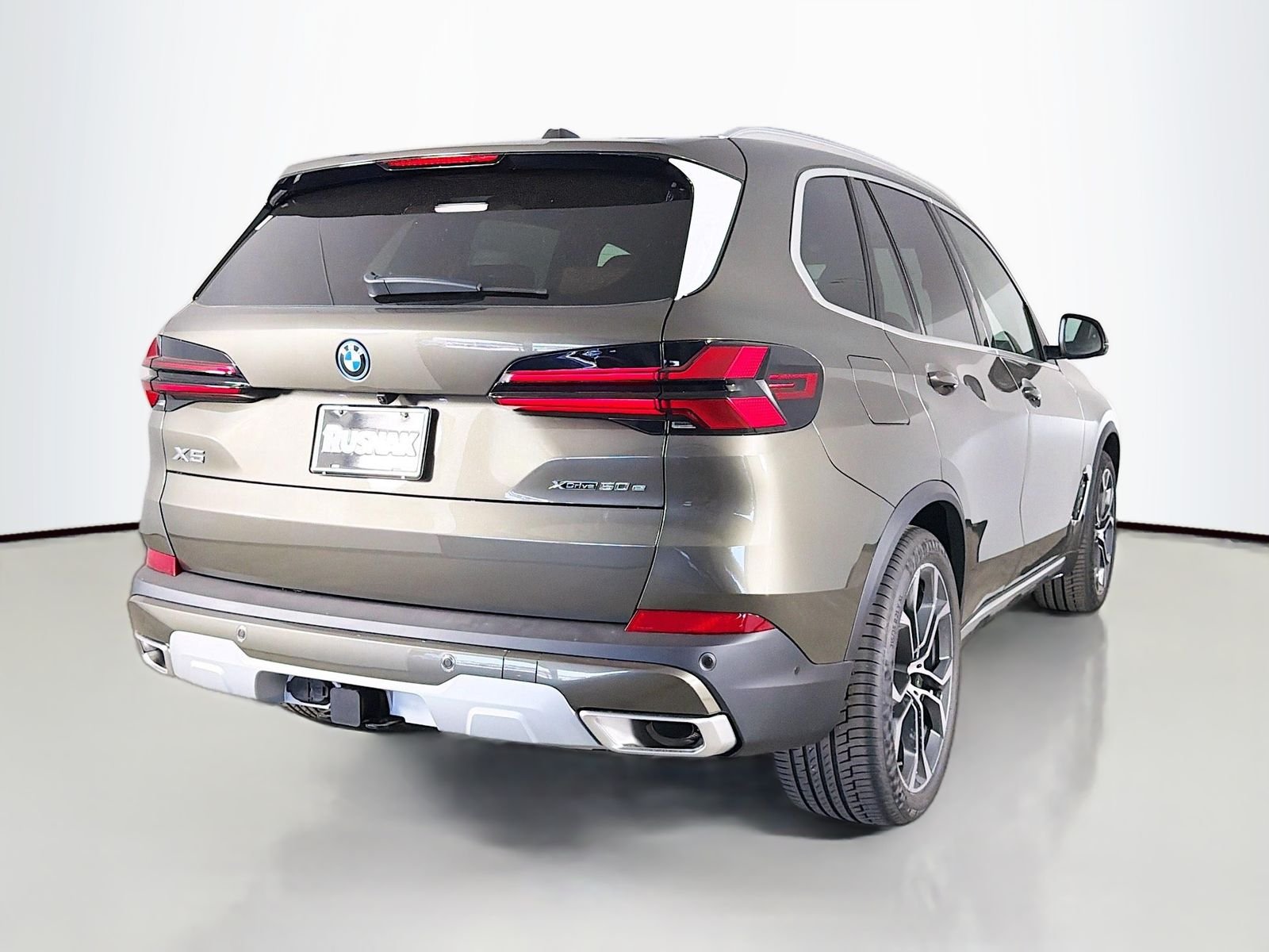 New 2026 Manhattan Green Metallic BMW xDrive50e image 7