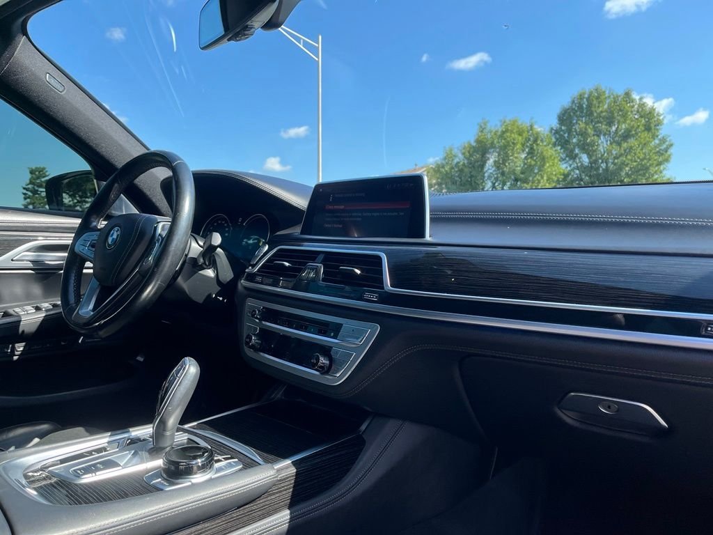 Used 2019 Black Sapphire Metallic BMW 750i xDrive image 33