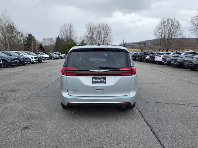 Used 2024 Silver Mist Clearcoat Chrysler Touring L image 7