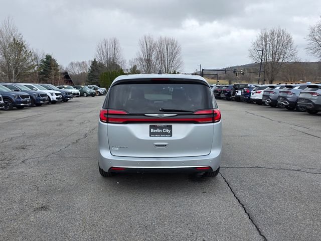 Used 2024 Silver Chrysler Touring L image 7
