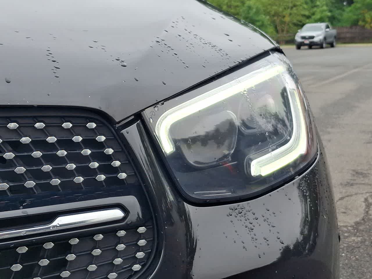 Used 2020 Obsidian Black Metallic Mercedes-Benz GLC 300 image 30