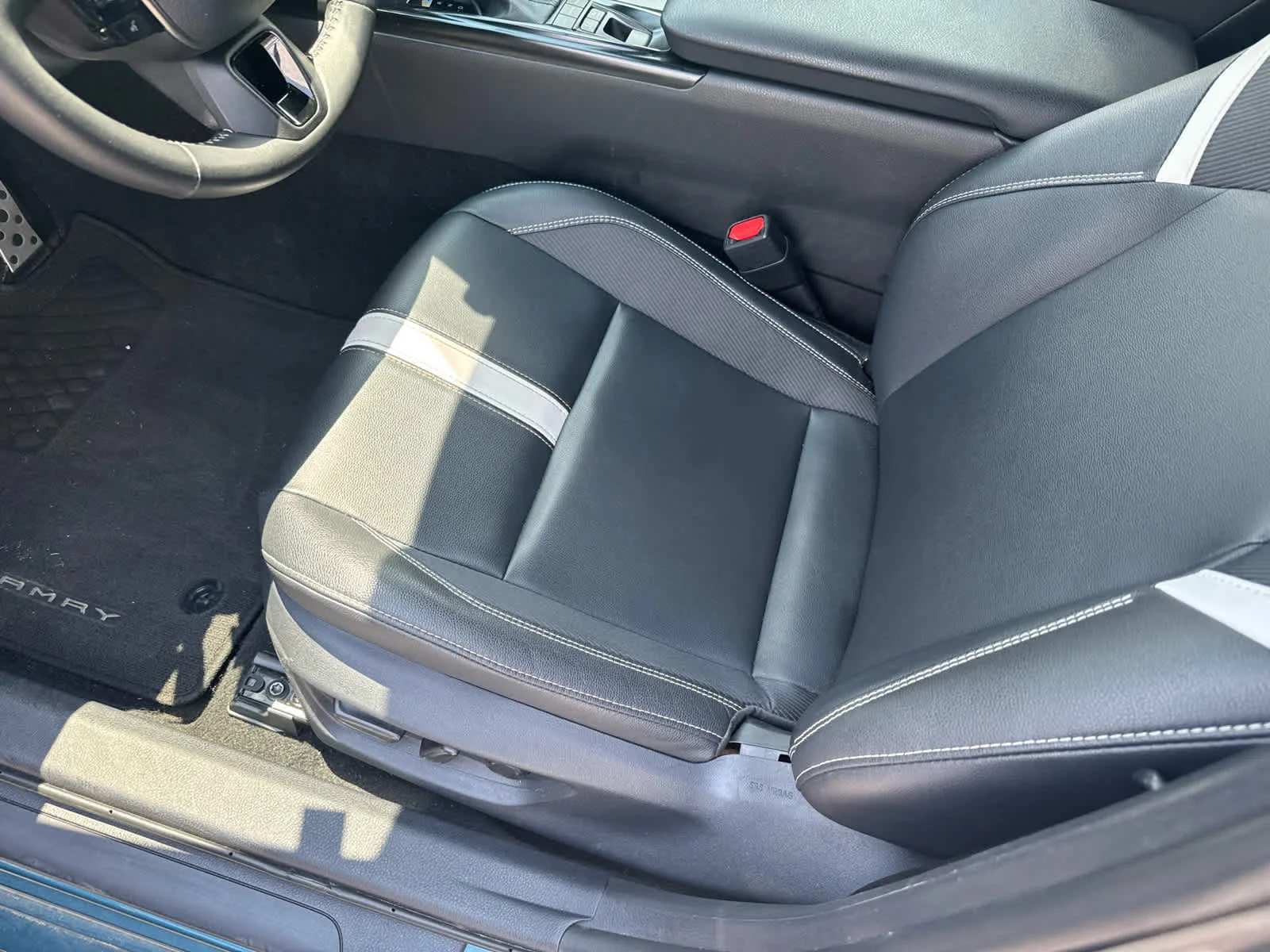 Used 2025 Ocean Gem Toyota SE image 9