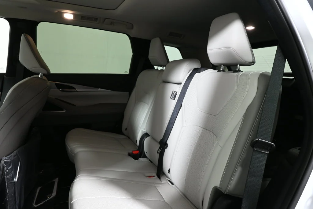 New 2027 White INFINITI LUXE image 4