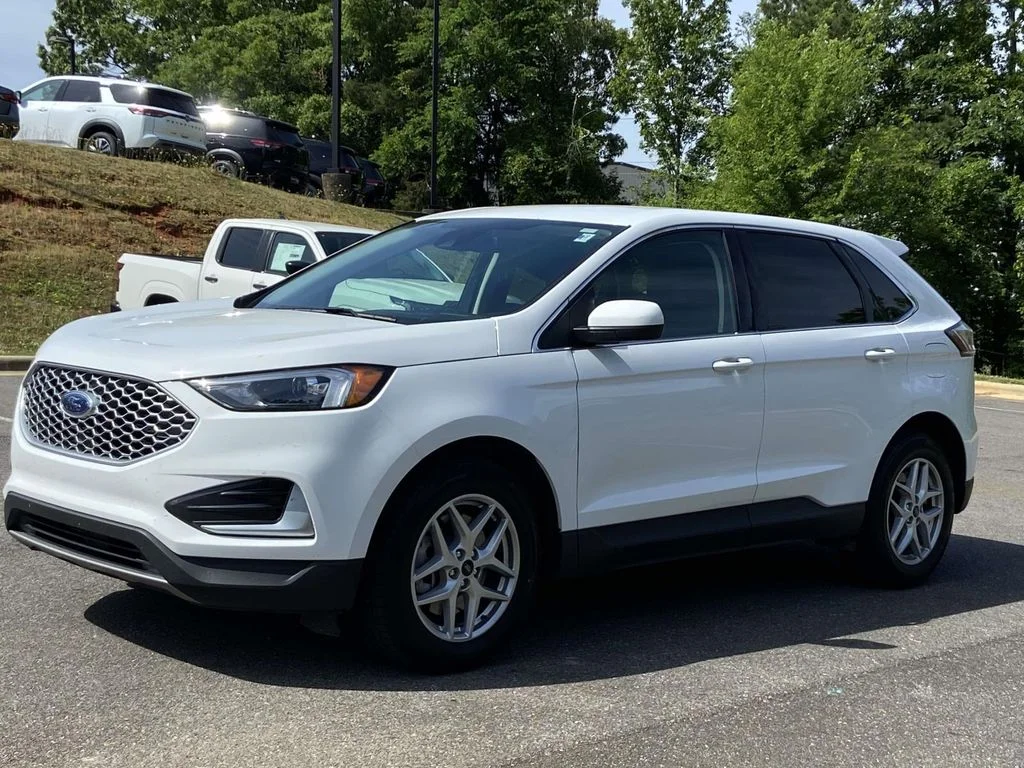Used 2024 Oxford White Ford SEL image 7