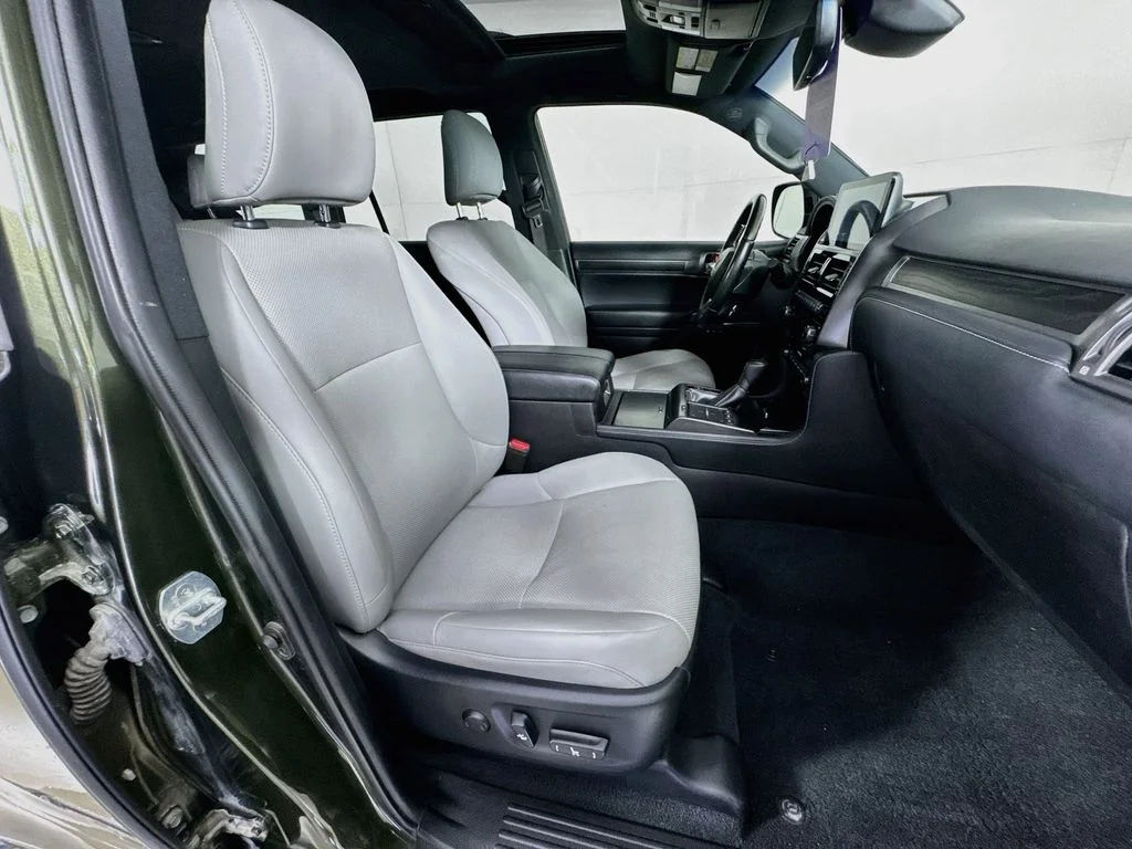 Used 2023 Green Lexus 460 image 36