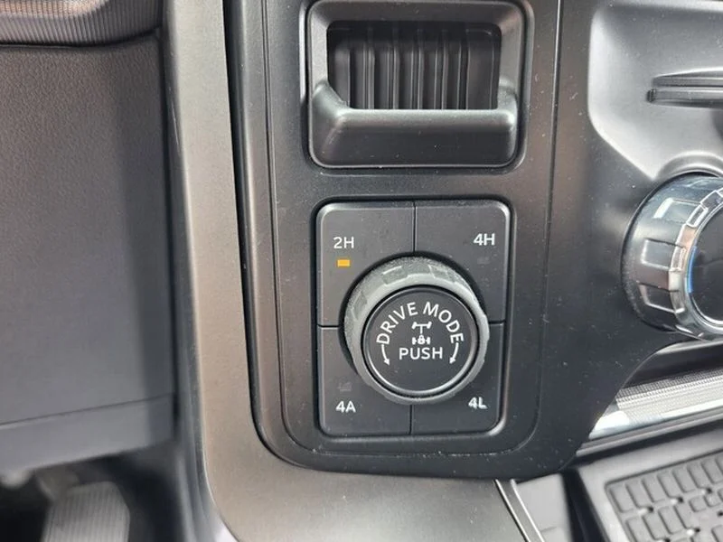Used 2024 Agate Black Metallic Ford LARIAT image 26