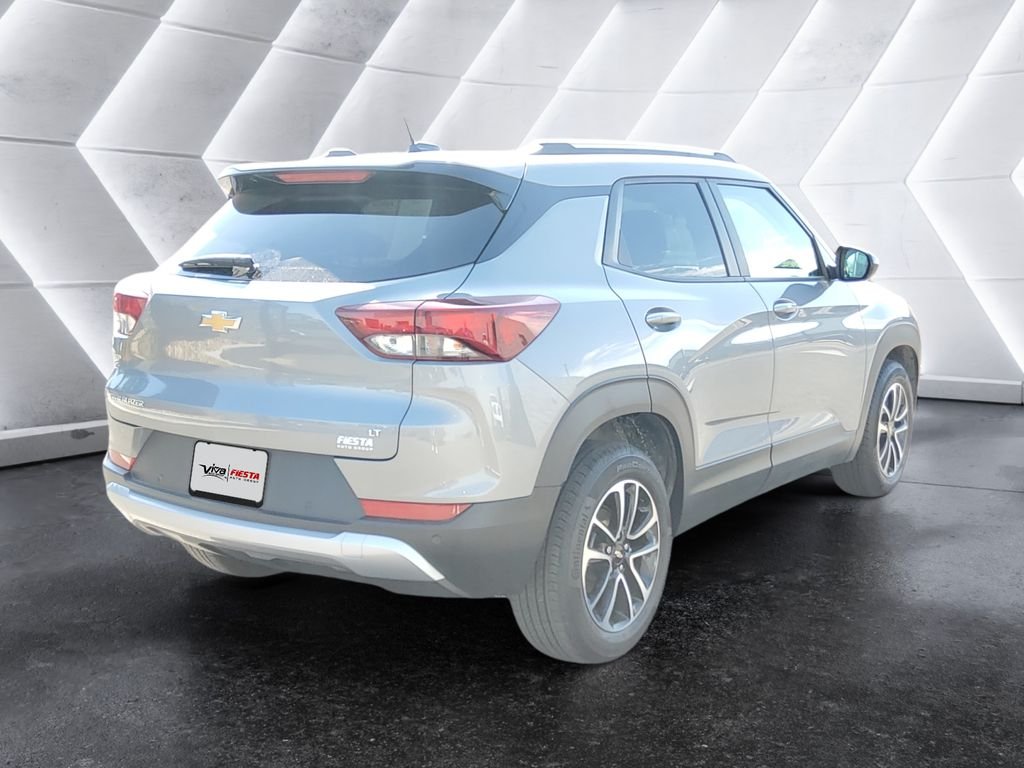 Used 2025 Gray Chevrolet LT image 4