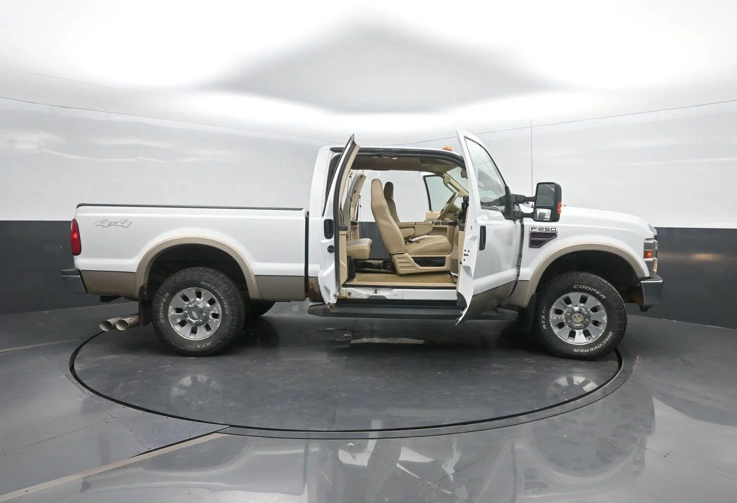 Used 2008 White Ford XL image 42