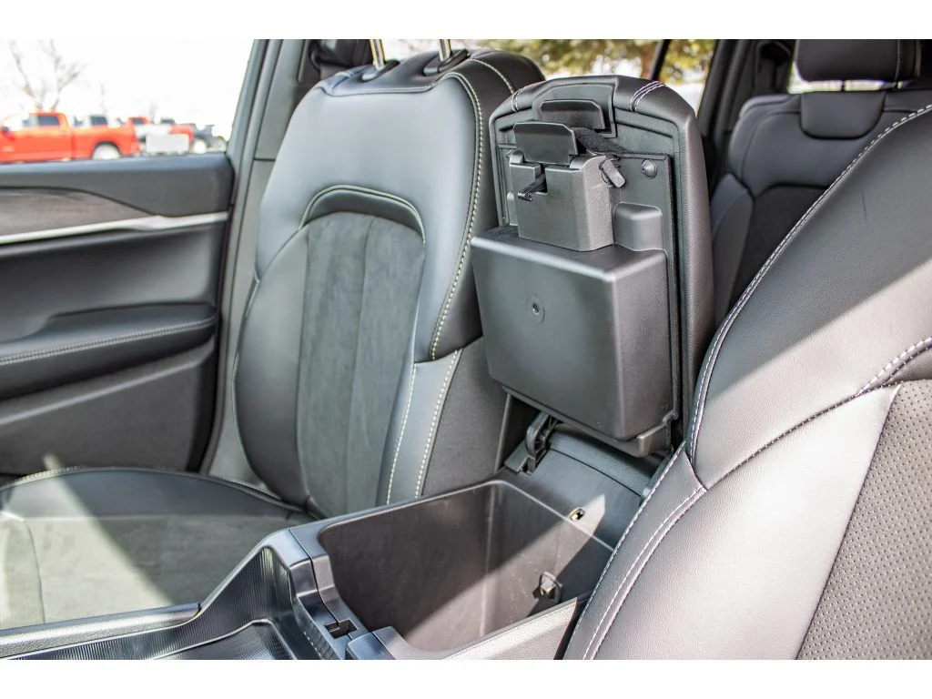 New 2026 Bright White Clearcoat Jeep Laredo Altitude image 34