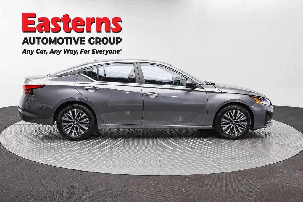 Used 2025 Gray Nissan 2.5 SV image 4