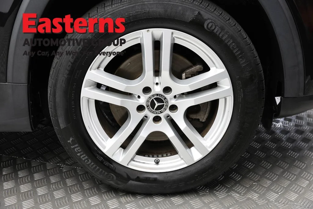 Used 2022 Black Mercedes-Benz GLB 250 image 30