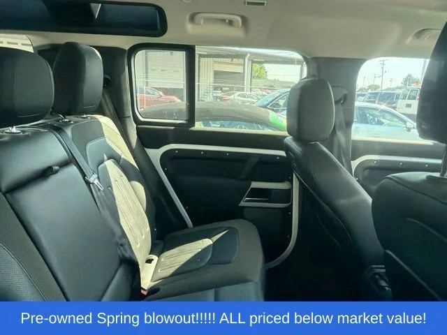 Used 2020  Land Rover SE image 13