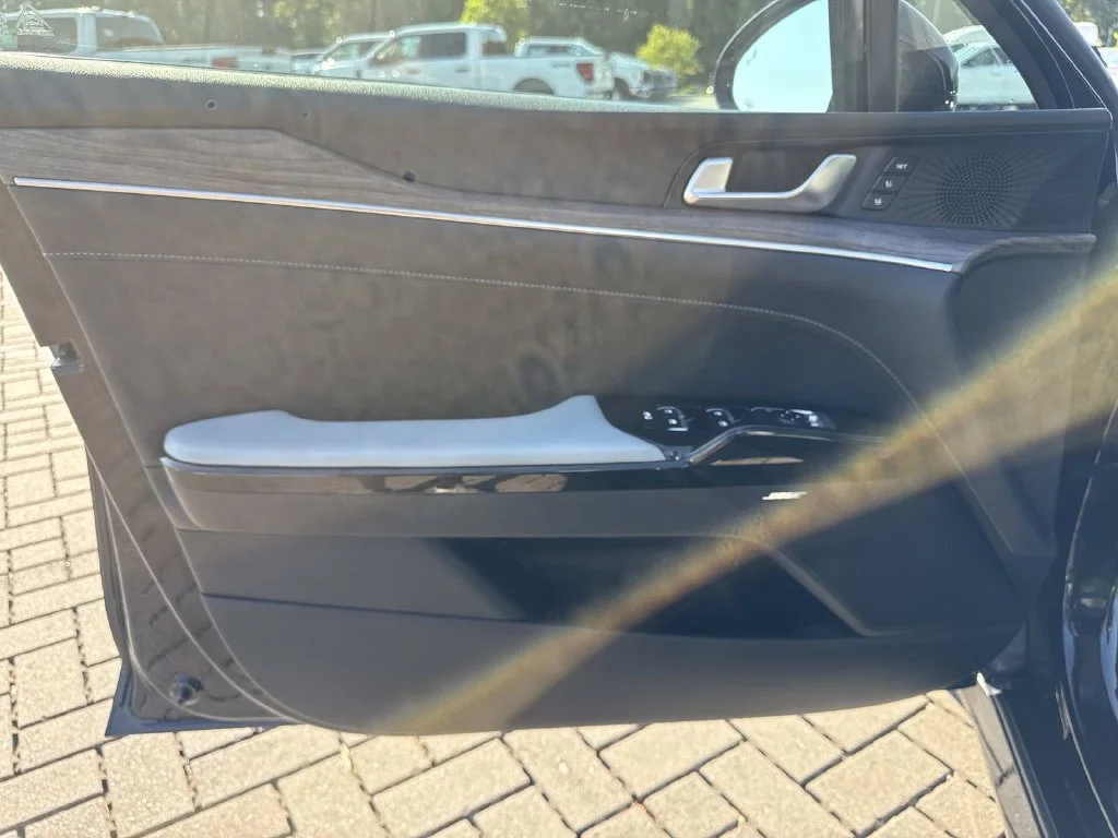Used 2022 Black Kia EX image 14