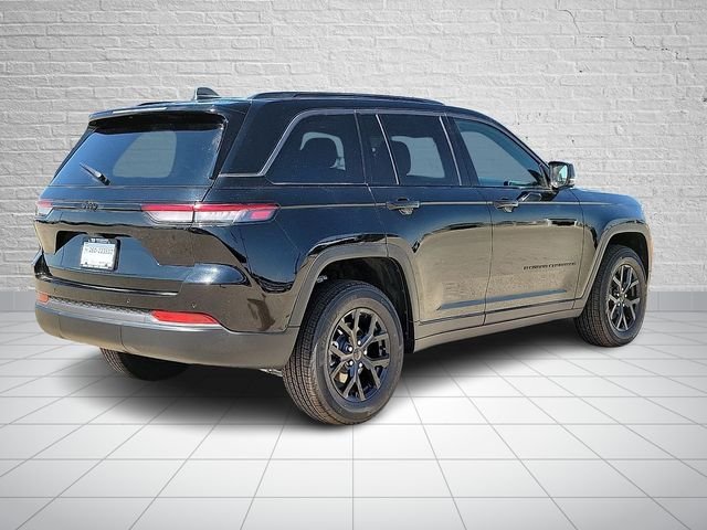 New 2026 Diamond Black Crystal Pearlcoat Jeep Altitude image 4